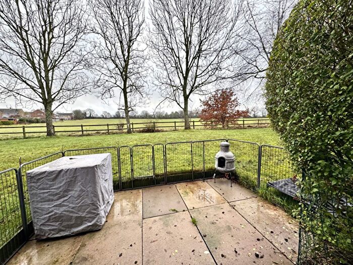 2 Bedroom Flat For Sale In Oldfield View, Hartley Wintney, Hook, RG27