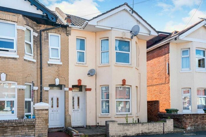 5 Bedroom Semi-Detached House To Rent In Coventry Road, Southampton, SO15