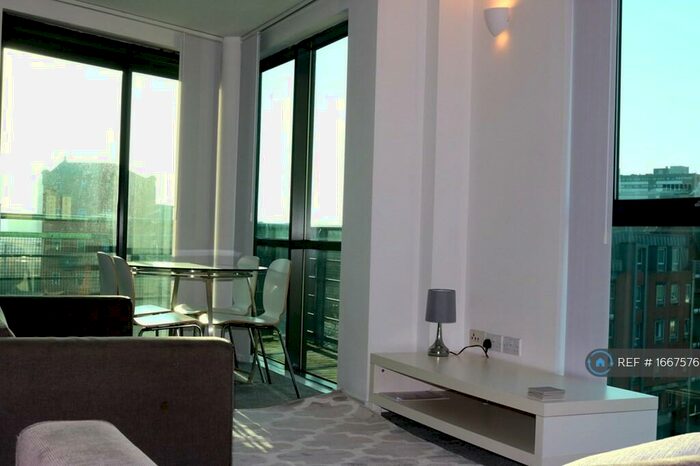 2 Bedroom Flat To Rent In City Point, Salford, M3
