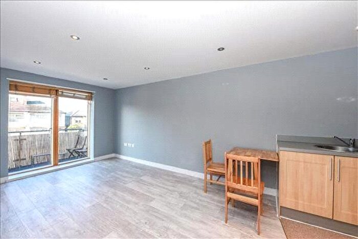 1 Bedroom Flat For Sale In Bassett House, Wimbledon, SW19