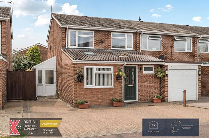 3 Bedroom End Of Terrace House For Sale In Philip Gardens, St. Neots, PE19
