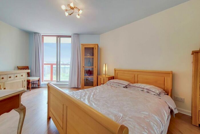 1 Bedroom Flat To Rent In Asher Way, St Katharine Docks, London, E1W