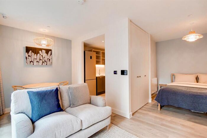 Apartment To Rent In Canada Gardens, Wembley Park, HA9