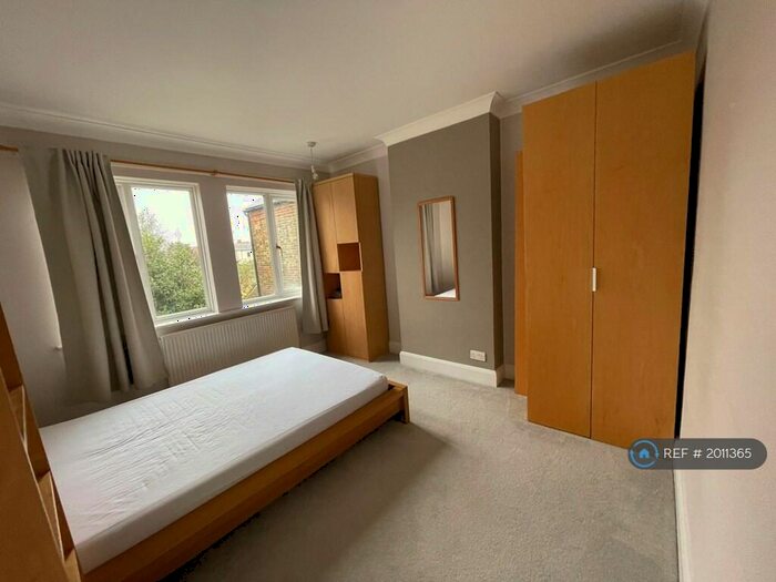 3 Bedroom Maisonette To Rent In Harrow View, Harrow, HA1