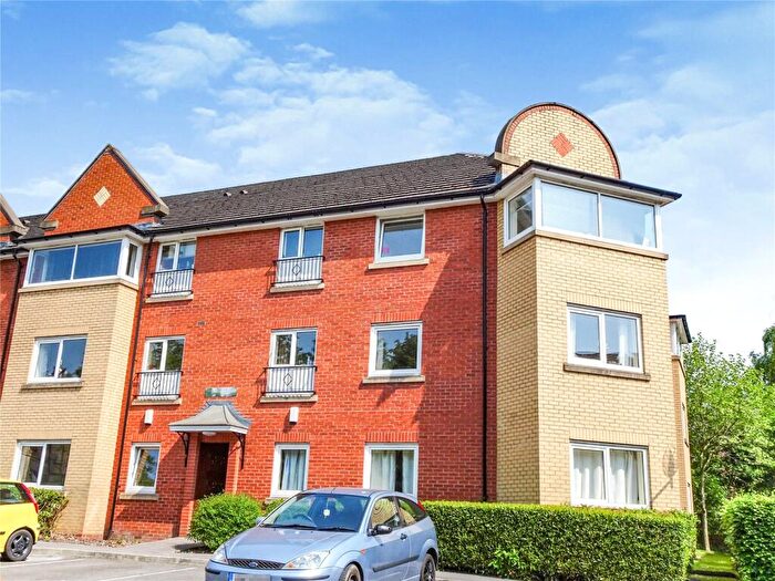 3 Bedroom Flat To Rent In Whiteoak Road, Manchester, Greater Manchester, M14