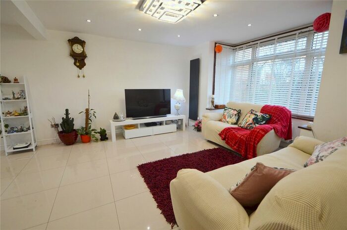 3 Bedroom Detached House To Rent In Langley Road, Slough, SL3