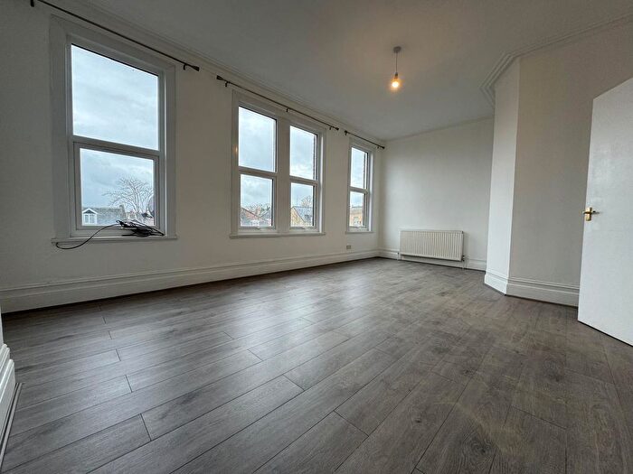 3 Bedroom Flat To Rent In Sydenham Road, London, SE26