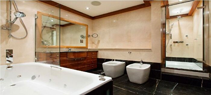 3 Bedroom Flat To Rent In Park Towers, Brick Street, London, W1J