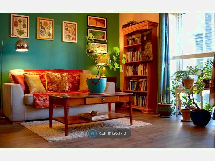 2 Bedroom Flat To Rent In Holman Court, Pool, Redruth TR15