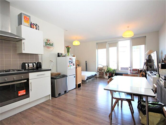Studio To Rent In St. James's Street, Walthamstow, E17