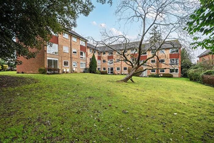 2 Bedroom Maisonette For Sale In Fernley Court, Maidenhead, SL6