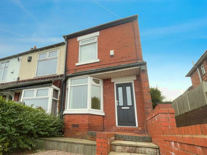 2 Bedroom Town House To Rent In Newford Crescent, Stoke-On-Trent, ST2