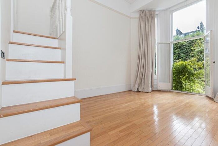 2 Bedroom Apartment To Rent In Redcliffe Gardens London, SW10