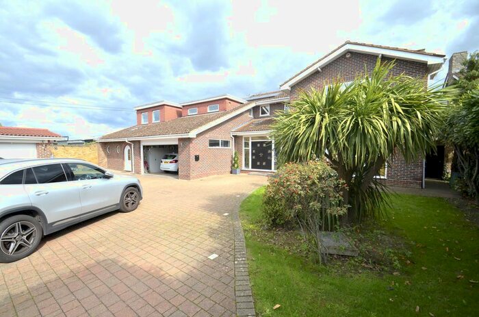 6 Bedroom Detached House To Rent In Haven Road, Ashford, TW15