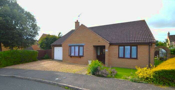 3 Bedroom Bungalow For Sale In Large Detached Bungalow - Double Bedrooms - Bathrooms, NG33
