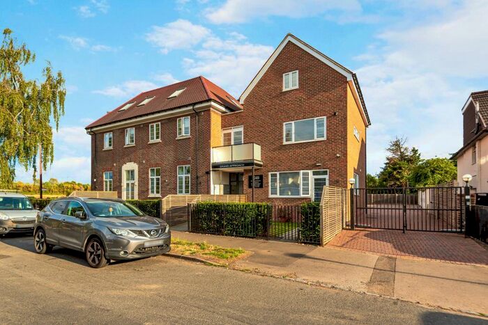 2 Bedroom Apartment To Rent In Bathurst Walk, Iver, SL0