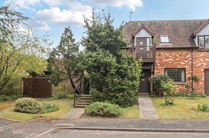 2 Bedroom Flat For Sale In Selham Close, Chichester, PO19