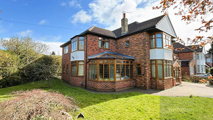 4 Bedroom Detached House For Sale In Spen Lane, West Park, Leeds, West Yorkshire, LS16