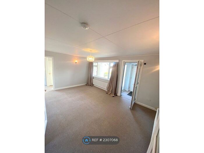 2 Bedroom Flat To Rent In Francis Court, Barrack Road, Exeter, EX2