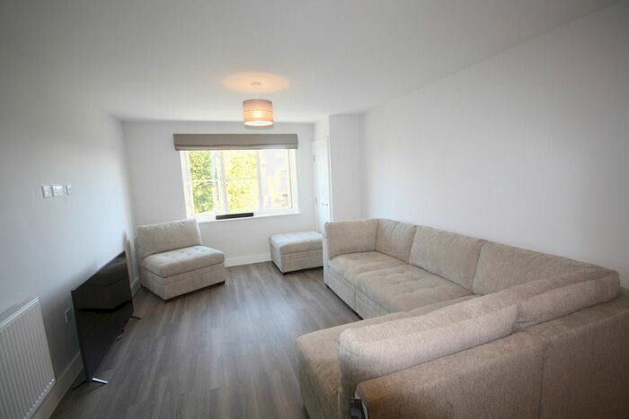 1 Bedroom Flat To Rent In Bathurst Walk, Richings Park, Iver, SL0