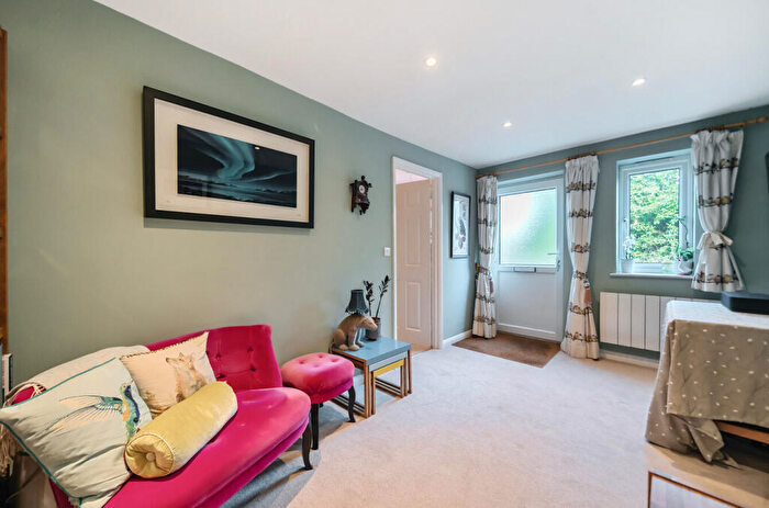 1 Bedroom Flat For Sale In Kings Road, Haslemere, Surrey, GU27