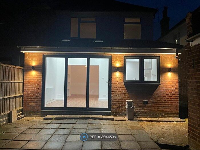 3 Bedroom Semi-Detached House To Rent In Manor Road, Bedford, MK41