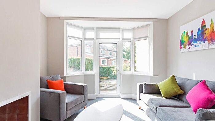 4 Bedroom Detached House To Rent In Queens Road East, Beeston, Nottingham, Nottinghamshire, NG9