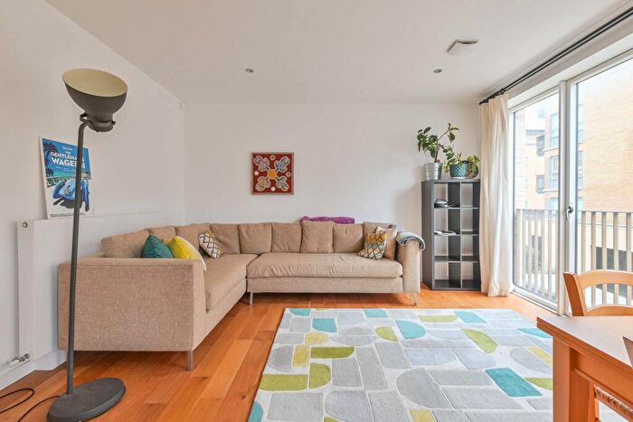 2 Bedroom Flat For Sale In Brownswood Road, Highbury, London, N4