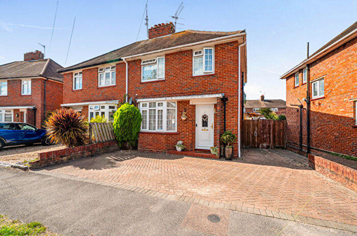 3 Bedroom Semi-Detached House For Sale In Calvert Close, Aldershot, Hampshire, GU12