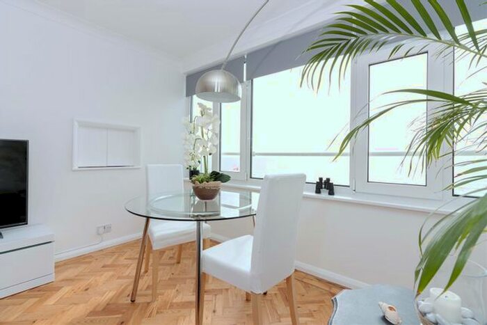 1 Bedroom Flat To Rent In Marine Point, West Parade, Worthing, BN11
