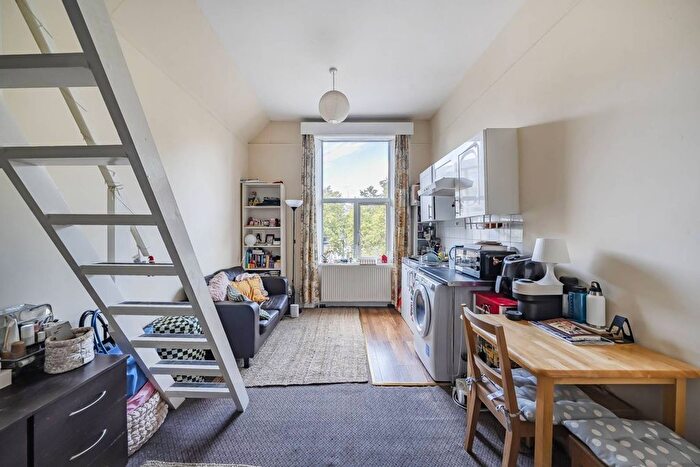 Studio To Rent In Cromwell Road, Kensington, London, SW5