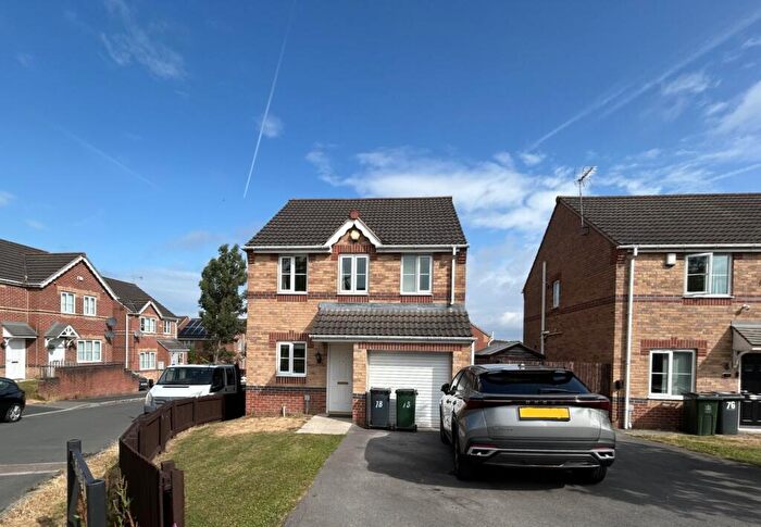 3 Bedroom House To Rent In Raikes Avenue, Bradford, BD4