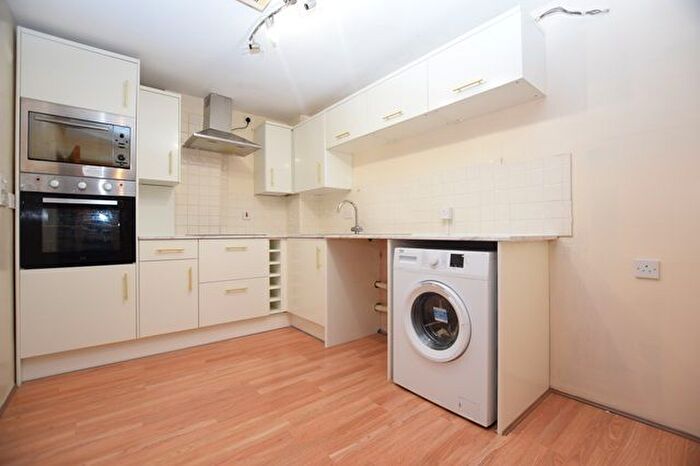 3 Bedroom Flat To Rent In Westfield Terrace, Sheffield, S1