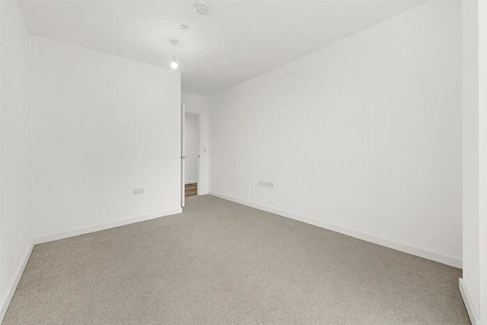 2 Bedroom Flat For Sale In Copeland Road, London, SE15