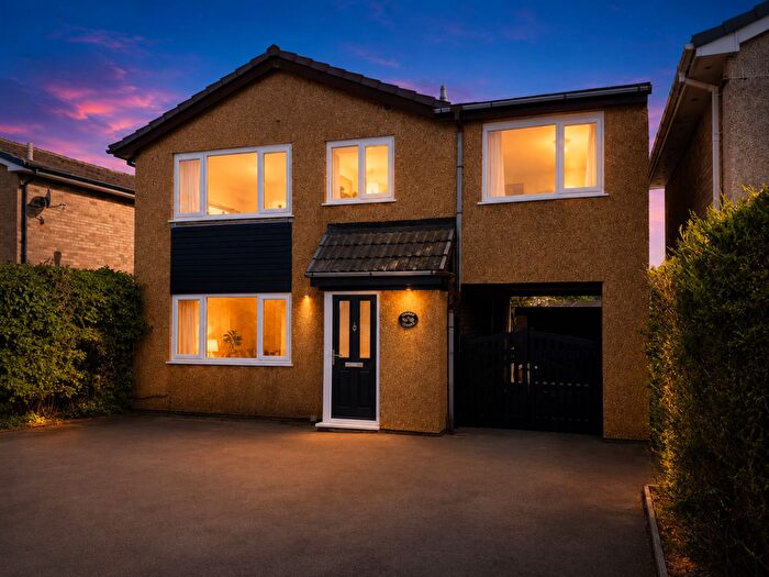 5 Bedroom Detached House For Sale In Knowle Avenue, Chapel-En-Le-Frith, SK23