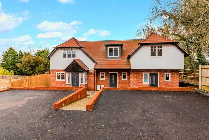 2 Bedroom Mews To Rent In Horseshoe Terrace, Kingswood, Tadworth, KT20