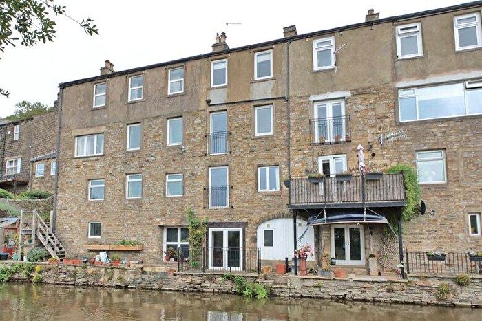 4 Bedroom Terraced House For Sale In Main Street, Farnhill, BD20