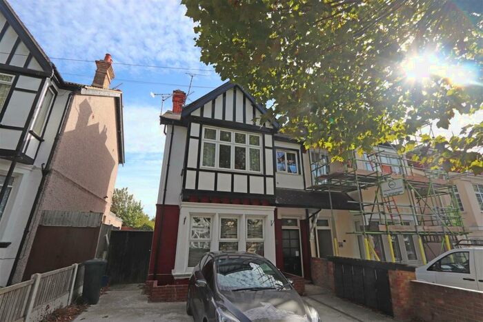 1 Bedroom Flat To Rent In Manor Road, Westcliff On Sea, SS0