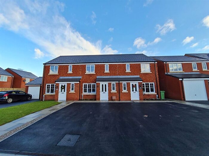 3 Bedroom Mews To Rent In Comfrey Avenue, Sandbach, CW11