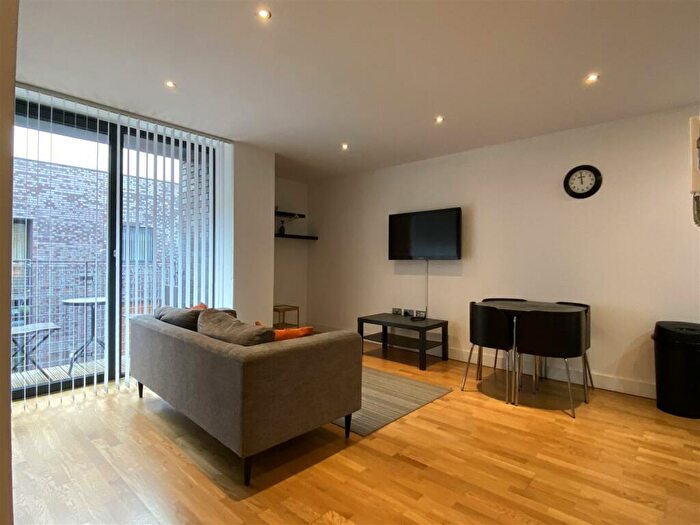 2 Bedroom Apartment To Rent In The Cube, Advent Way, Manchester, M4