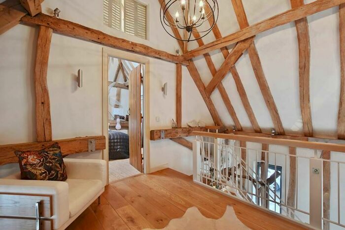 3 Bedroom Barn Conversion For Sale In Dunwich Farm, Stevenage, SG1