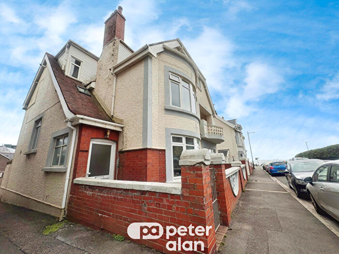 2 Bedroom Flat To Rent In Picton Avenue, Porthcawl, CF36