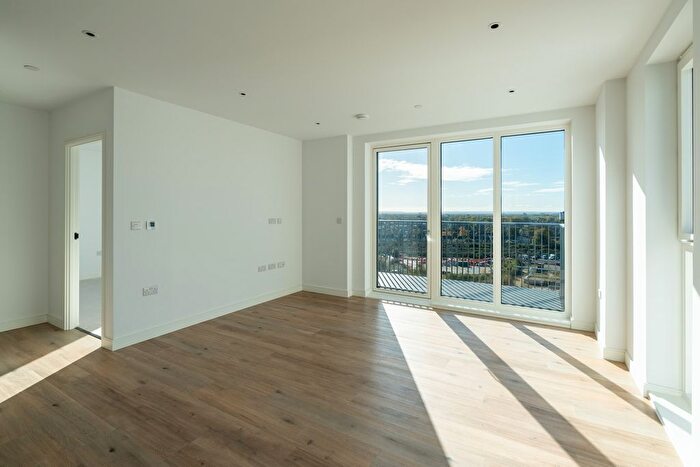 2 Bedroom Flat To Rent In Greenleaf Walk, Southall, UB1