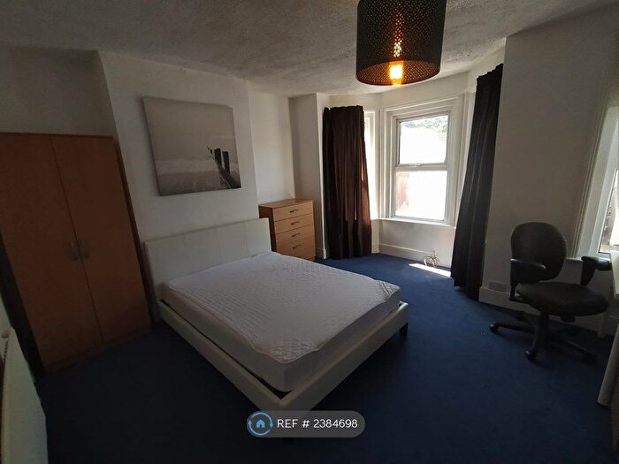 4 Bedroom Semi-Detached House To Rent In Burlington Road, Southampton, SO15