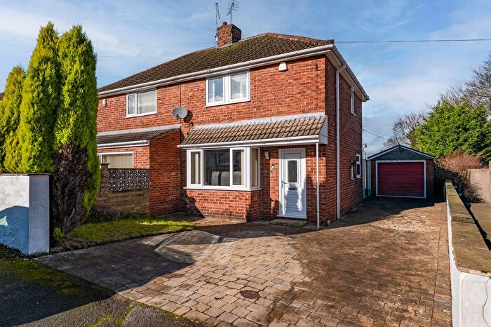 3 Bedroom Semi Detached House For Sale In Austen Drive, Bramley, Rotherham, S66