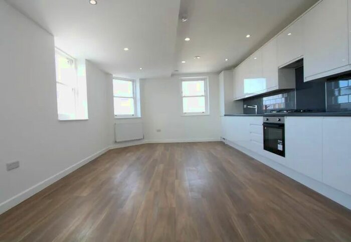 2 Bedroom Flat To Rent In Disraeli Road, London, SW15