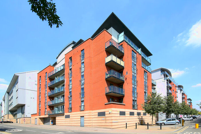 2 Bedroom Flat To Rent In Johnston Court, E10