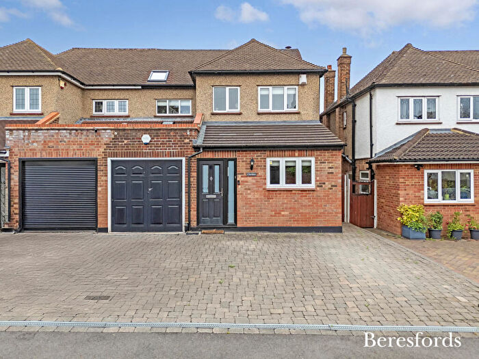 4 Bedroom Semi-Detached House For Sale In Cranborne Gardens, Upminster, RM14