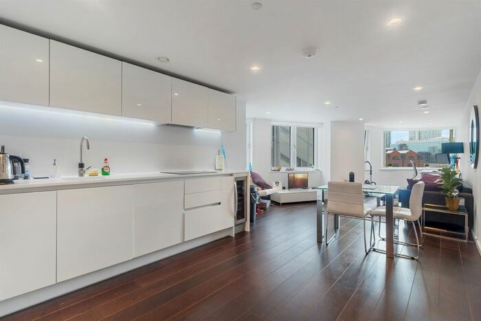 2 Bedroom Flat To Rent In Eagle Point, Hackney, EC1V