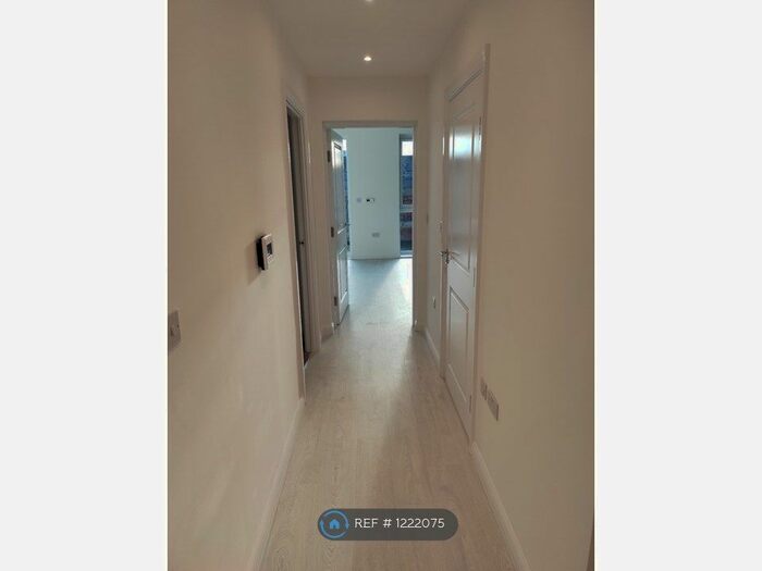 2 Bedroom Flat To Rent In Brewers Square, Dartford, DA1